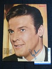 ROGER MOORE signed Autogramm signiert 21x28 cm Zeitungsfoto InPerson  ACOA
