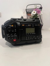 Blackmagic Design URSA Mini Pro 4.6K G2 Canon EF Mount V Mount Battery