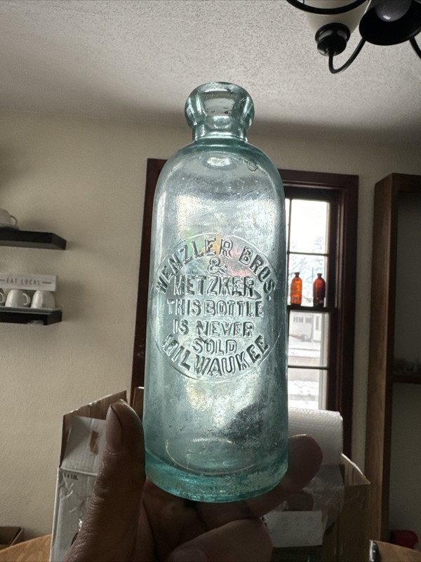 WENZLER BROS & METZKER BLOB HUTCH SODA BOTTLE MILWAUKEE WI WISCONSIN 