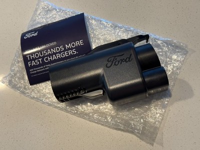 OEM ORIGINAL Genuine Ford Ford Fast Charging Adapter (Nacs) VRK9Z-10E826-A