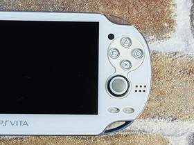SONY PS Vita PCH 1000 ZA02 Crystal White Japan Tested Charger 8GB Memory Ex DDP