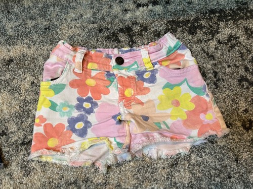 Girls size 6 shorts - Picture 3 of 9
