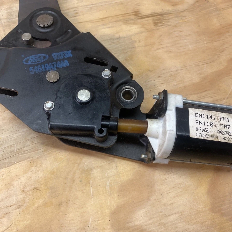 1998-2002 Lincoln Continental пассажирское сиденье питания откидывающаяся петля в сборе OEM - Изображение 3 из 4