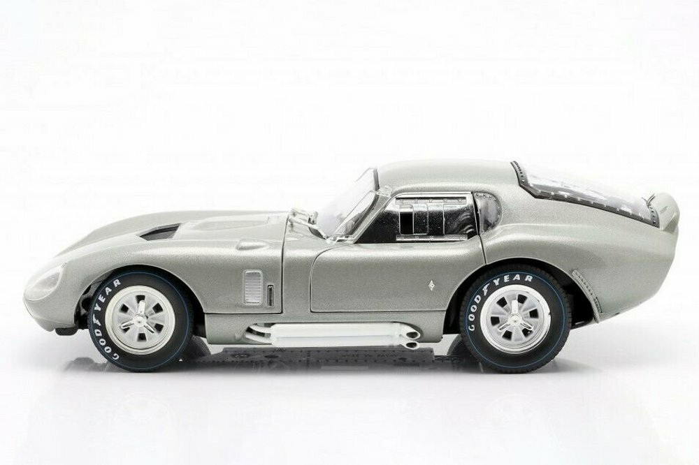 SHELBY COBRA DAYTONA COUPE 1965 1／１８ 1965 SHELBY COBRA DAYTONA COUPE 1/18 scale DIECAST CAR