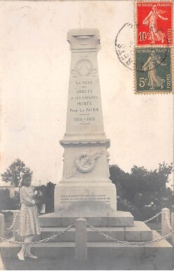 38 .n ° 107159. das Stafford .carte Post- Foto .monument Aux Morts