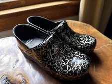 9020 Dansko Womens Professional Metallic Rose Patent Clog Size 39 EU 8.5-9US