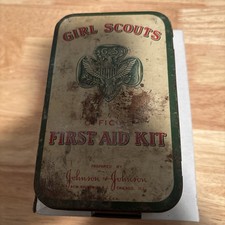 VINTAGE 1952 Johnson & Johnson Girl Scouts Official First Aid Kit