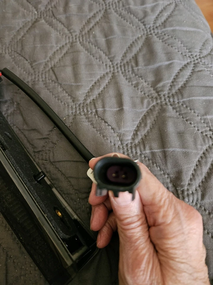 Подлинная лампа для крепления фар Ford. Подходит для Lincoln MKT # AE9Z-13A613-B 2010-2019 годов выпуска - Изображение 2 из 4