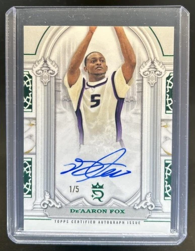 2023-24 Topps Royalty De'Aaron Fox Pillars of Greatness Signatures Green Auto /5