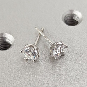 Birthday Gift Round-Cut Diamond Stud Earrings In 14K White Gold #61