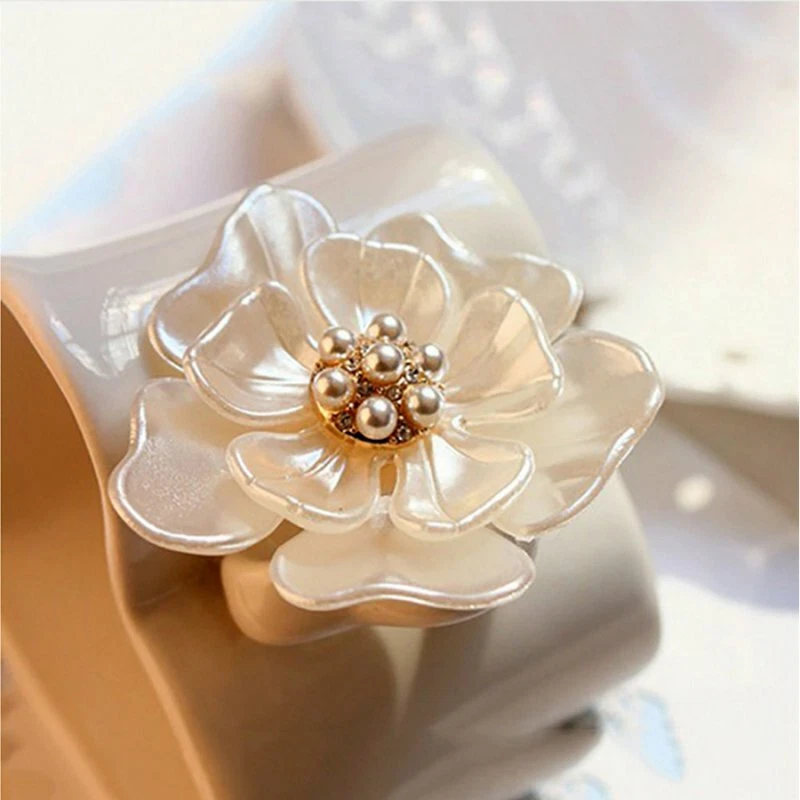 Luxury Design Camellia Pearl Brooch For Woman Wedding Collar