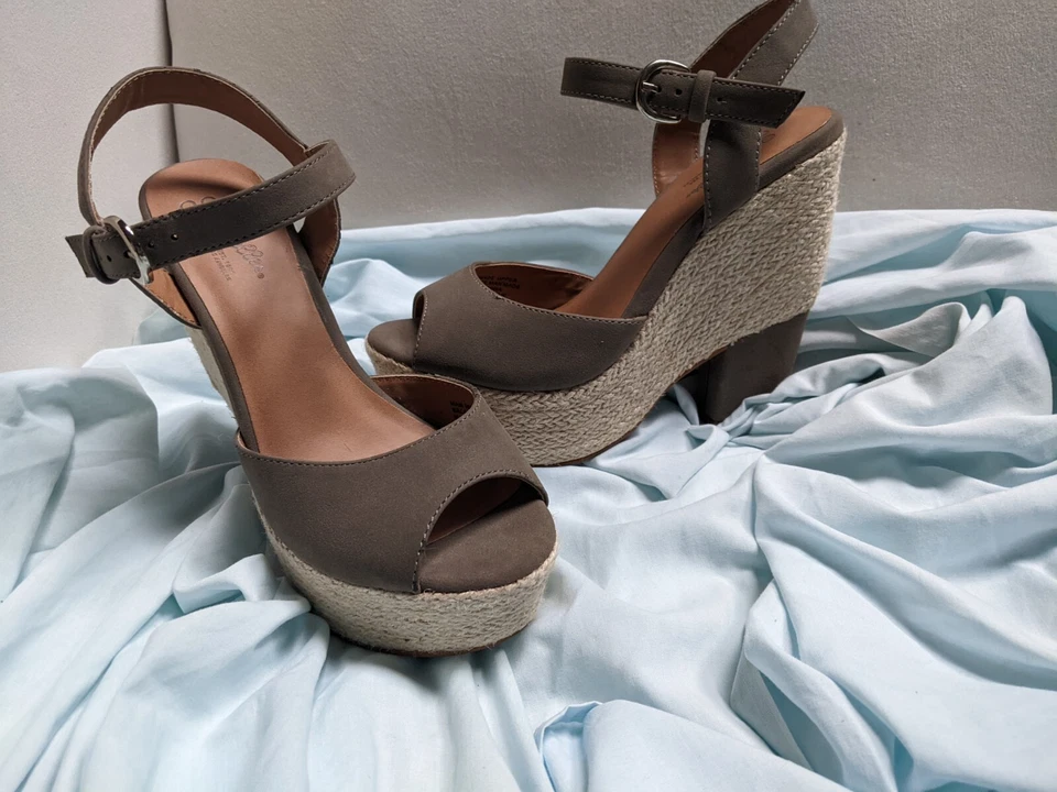 Nuevo Nuevo con etiquetas Seychelles Plataforma Cuña Tacones Taupe Alpargatas Hebilla Punta Abierta talla 6 Foto 2 de 4