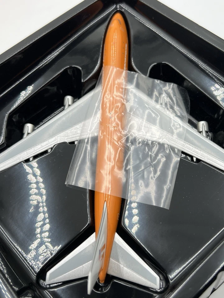 Your Craftsman BigBird 400 Braniff Boeing 747-100 N601BN HC-011 1:400 Diecast LE - Image 2 of 4