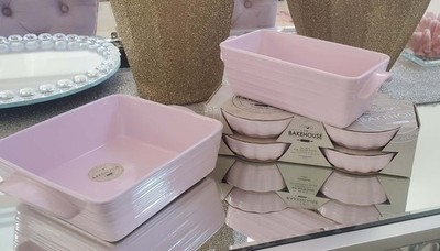 NWT Pastel pink bakeware Bundle 6 pcs