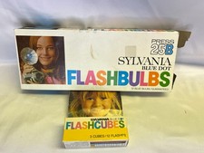 Vintage Sylvania Blue Dot Flashbulbs 7 Press 25B  2 Flash Cubes in Box