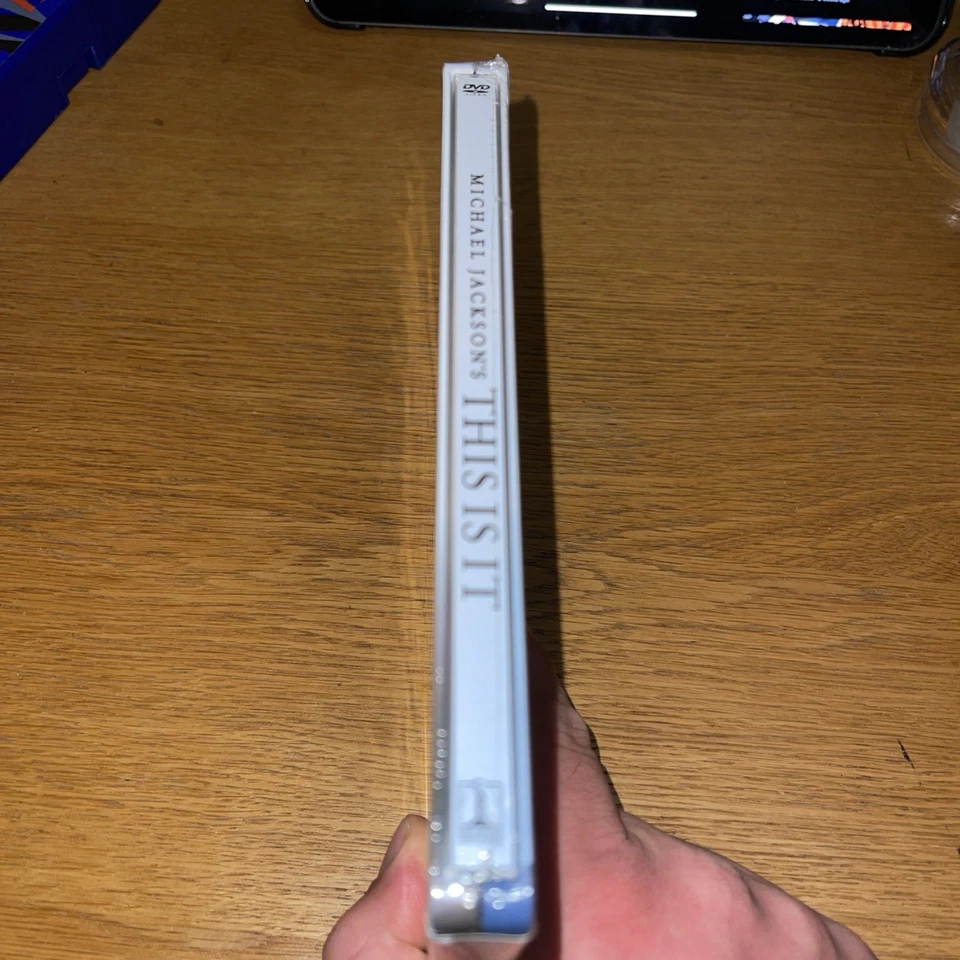 Michael Jackson This is it - 2 Disc DVD Steelbook NEW & SEALED Region 2 - Image 4 of 4