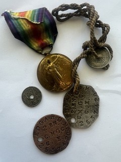 WW1 Named Canadian Victory Medal with FIBRE ID DISC Dog tags Machine Gun Corps
