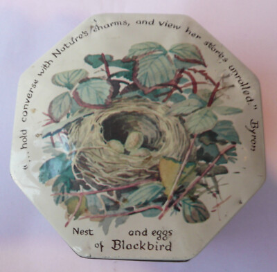 ACHTECKIGE DOSE MIT NATURILLUSTRATIONEN - BYRON ZITAT & AMSELNESTDECKEL