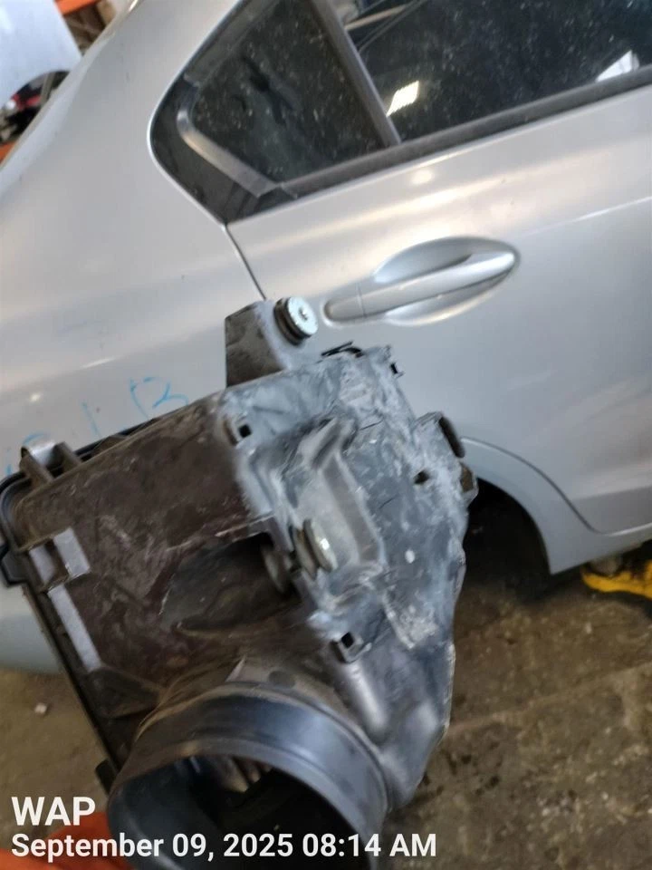 Passenger Headlight Convertible Without Xenon Fits 06-10 VOLVO 70 SERIES 1398072 - Image 4 of 4