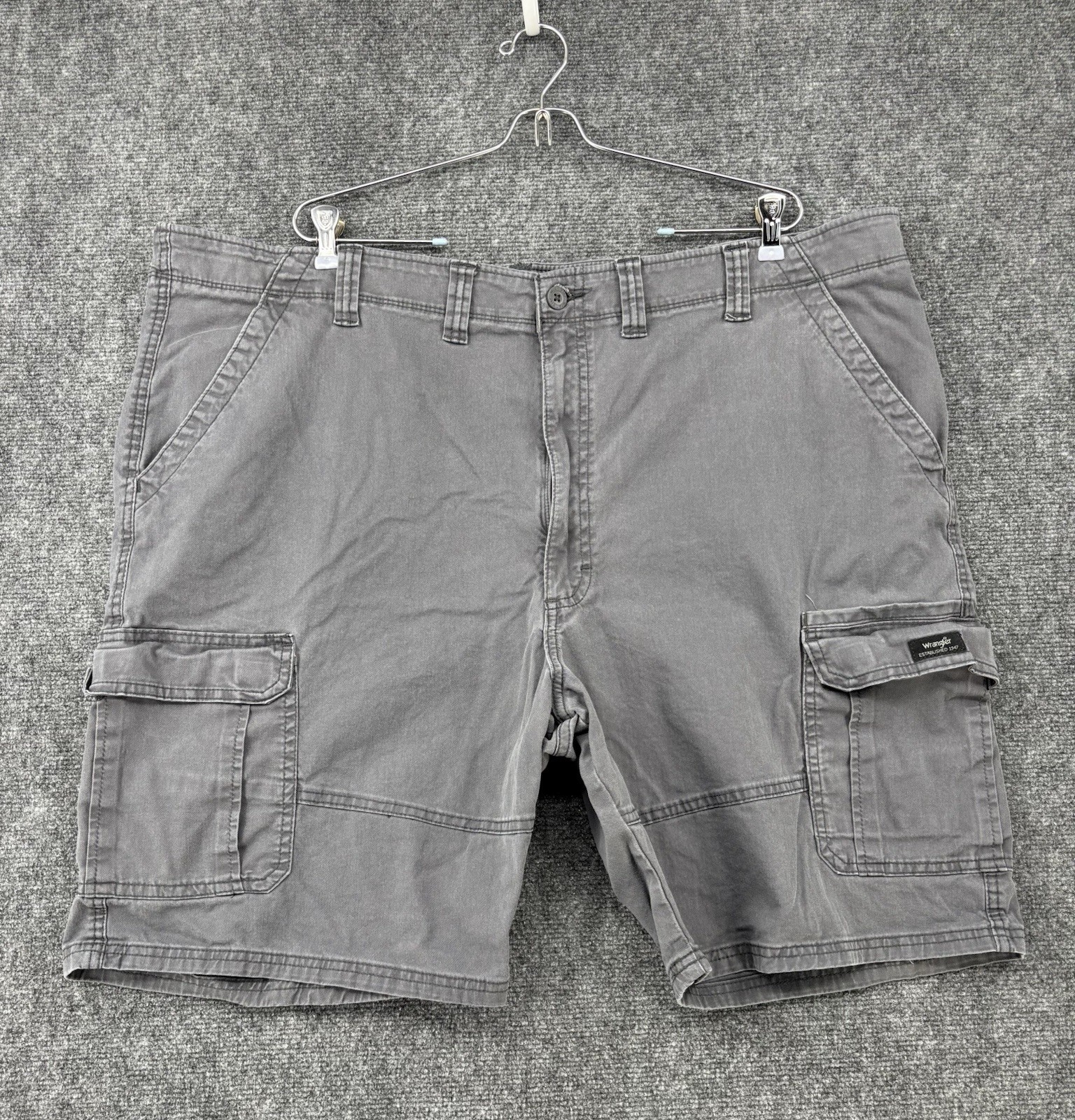 Wrangler Relaxed Fit Gray Men’s Cargo Shorts Size 46 Utility Workwear Classic
