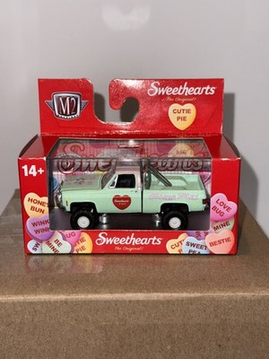 2026 M2 MACHINES,  SWEETHEARTS 1973 CHEVROLET CHEYENNE SUPER 10 4X4  1:64 (N-6)