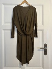 Pullover mit langer Schleppe und Wickeldetail...