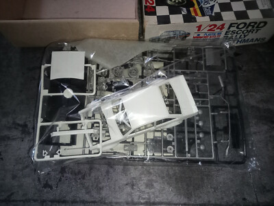 Maquette ESCI 1/24 Ford Escort Rothmans – Occasion, Plan à Assembler – Déco Abîmée