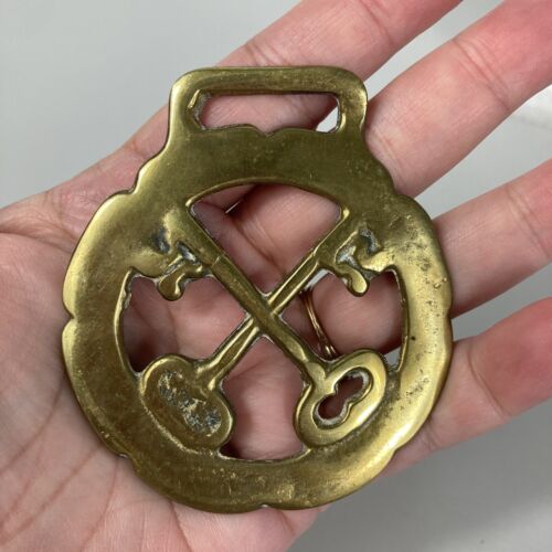 Brass Horse Medallion English Cross 2 Skeleton Keys VTG Bridle Harness Ornament - Picture 3 of 6