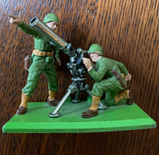 VINTAGE Britains Ltd deetail 75 mm Gun Army Soldiers - Made in England