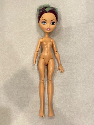 Ever After High doll Getting Fairest_Madeline Hatter_Articulated Nude_One hand