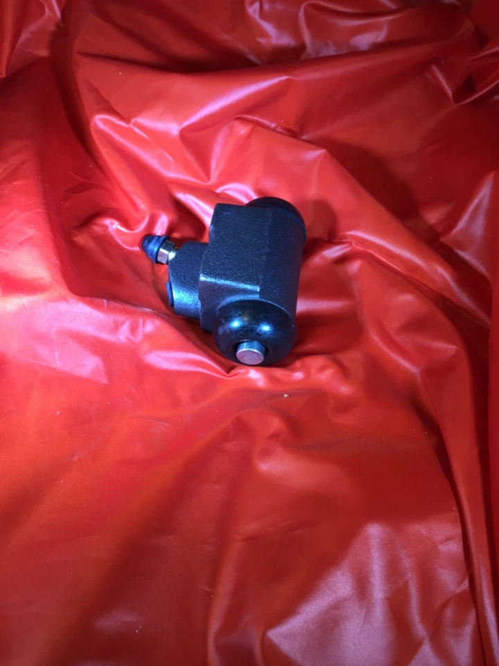 Cilindro de rueda de freno de tambor trasero izquierdo Dorman # W37591 Foto 4 de 4