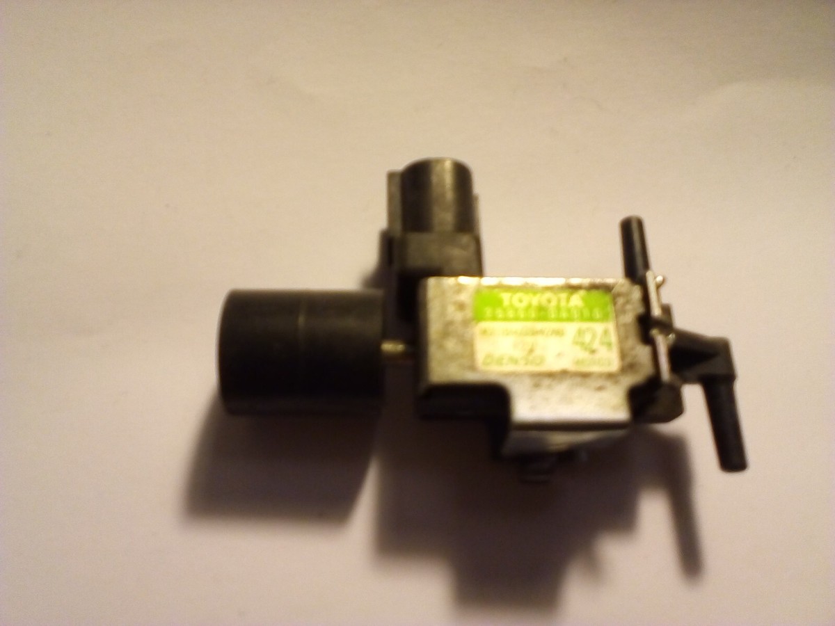 ウイルコムでんわせんようです 04-06 TOYOTA CAMRY SOLARA GENUINE VACUUM SWITCHING VALVE VSV
