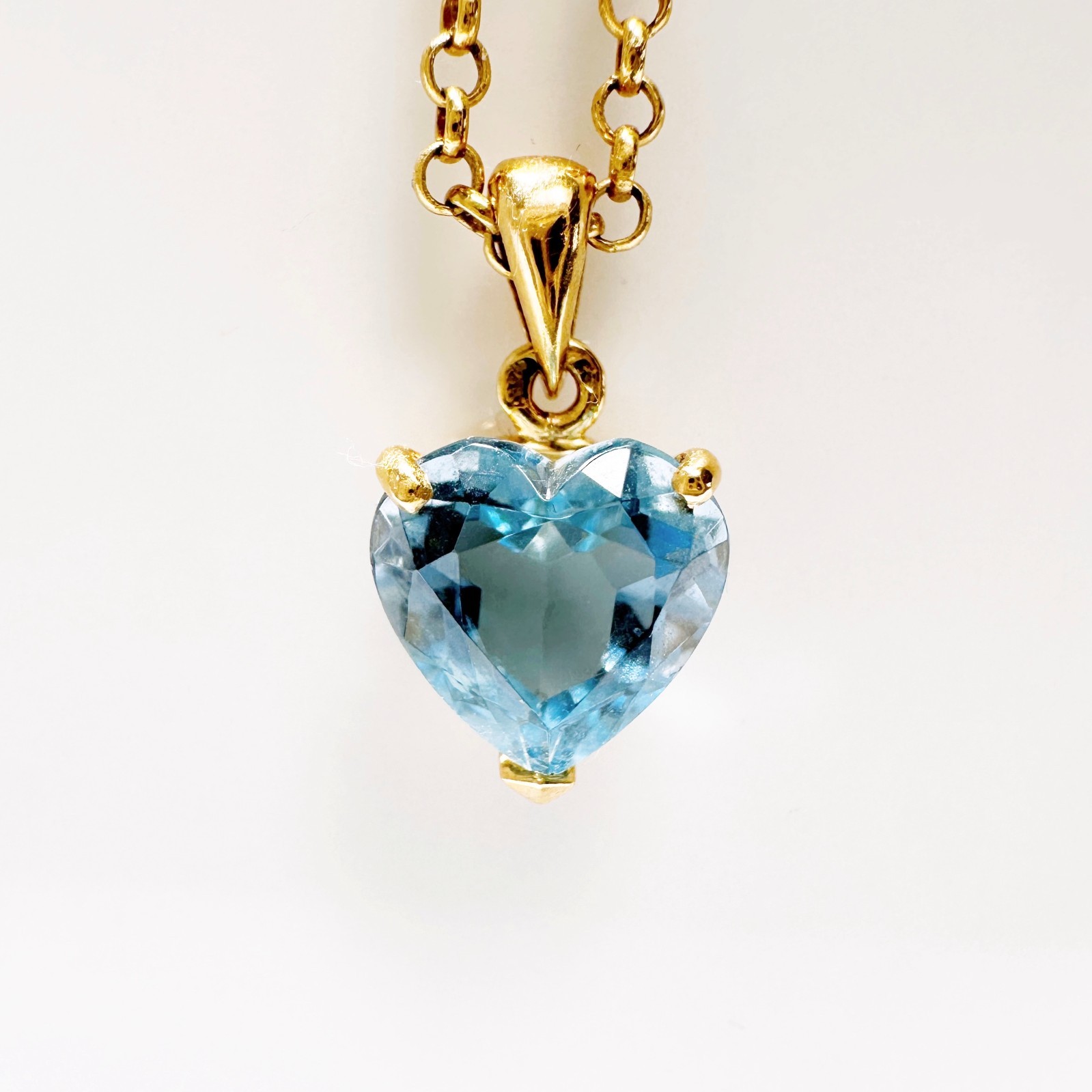 Vintage 18k Gold and blue topaz heart pendant
