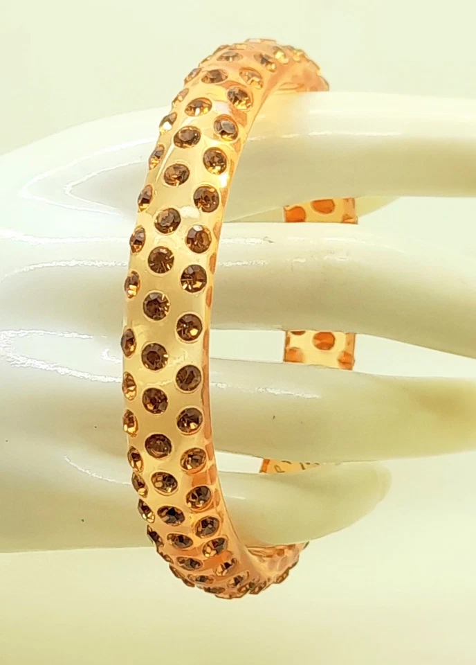 Pulseira retrô marrom redonda Lucite acrílica marrom claro strass moda - Imagem 4 de 4