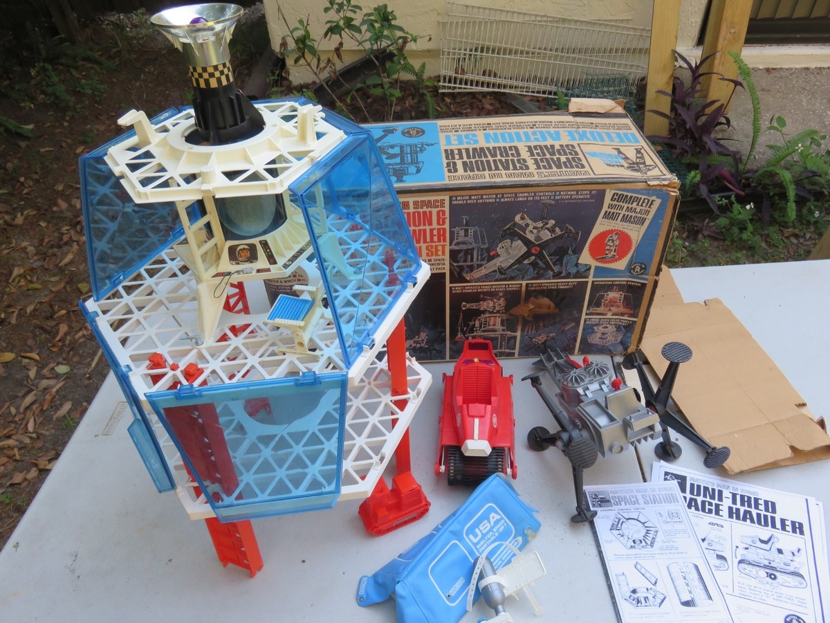 Mattel 1968 Major Matt Mason Man in Space Station Deluxe Action