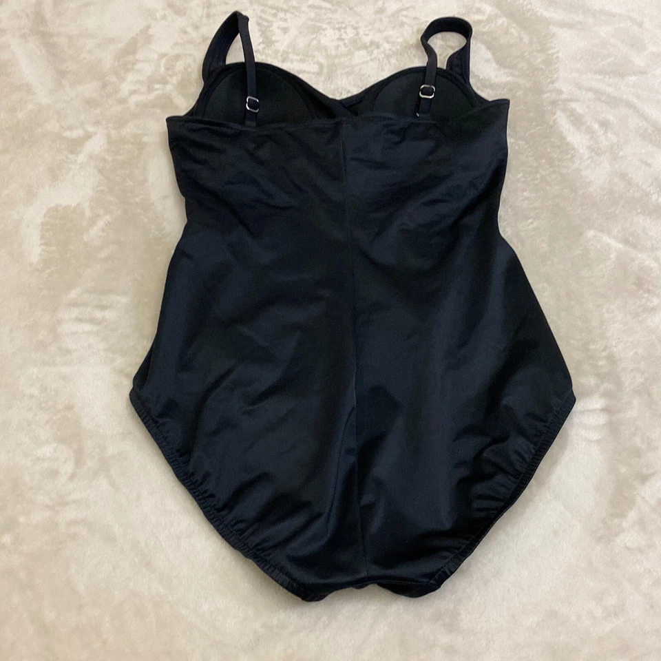 Maiô Croft & Barrow feminino preto sem mangas acolchoado peça única tamanho 10 - Imagem 2 de 4