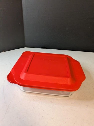 Vintage Pyrex 2 Quart 8" x 8" scalloped Casserole Dish #222-PC W/Lid Made In USA