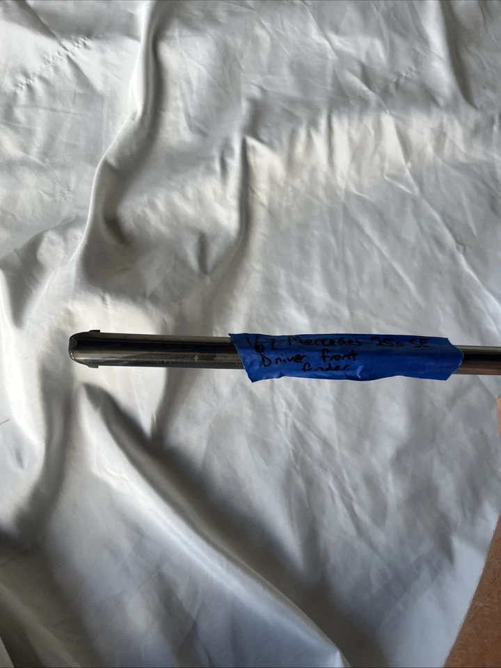 Guardabarros delantero derecho pasajero Mercedes Benz W111 cromado 1967 250SE Foto 2 de 4