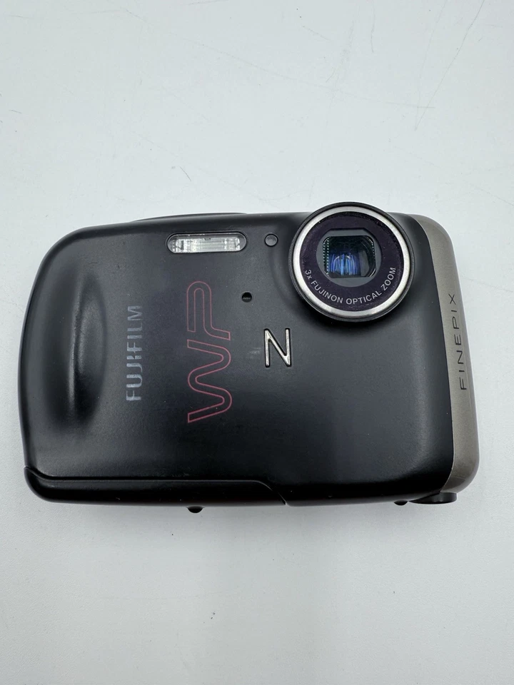 Cámara digital Fujifilm Finepix Z33 WP impermeable con cargador y tarjeta de memoria Foto 2 de 4