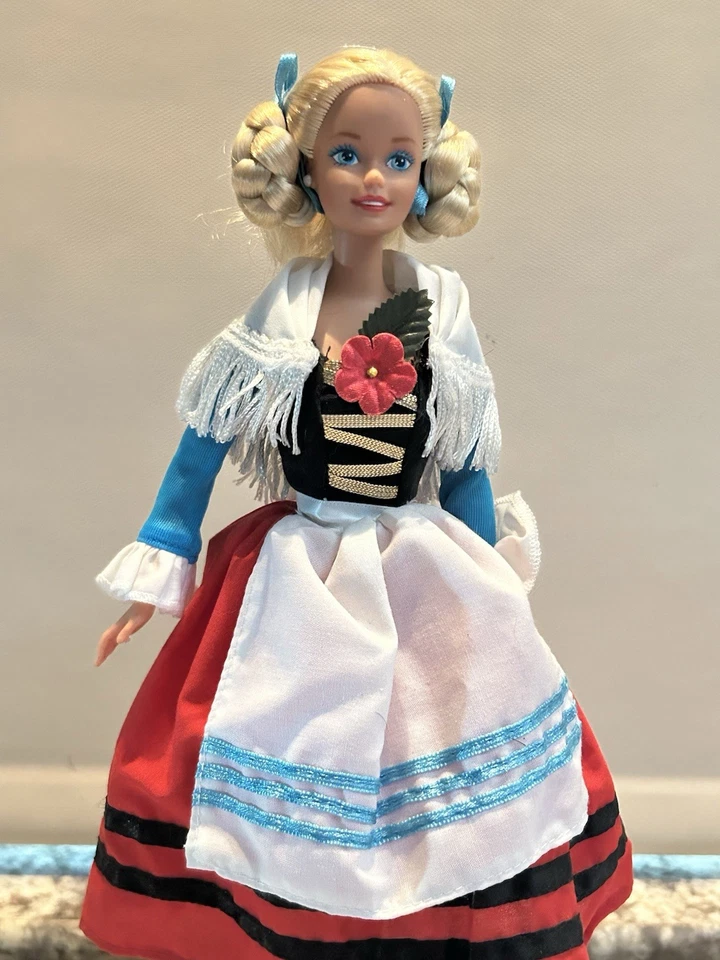 Немецкие куклы Barbie мировая коллекция винтажное платье 1994 Октоберфест - Изображение 2 из 4