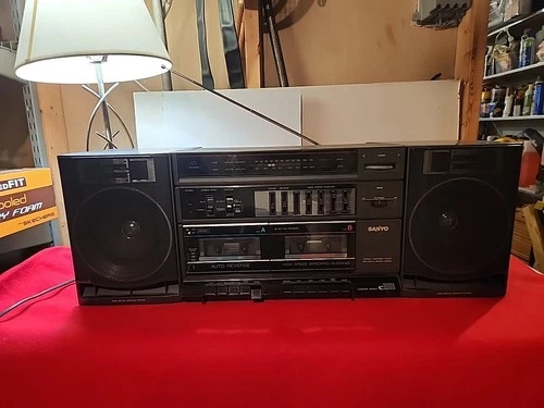 Vintage Sanyo C33 Boombox. Dual Cassette AM/FM Radio Stereo Detachable Speakers.