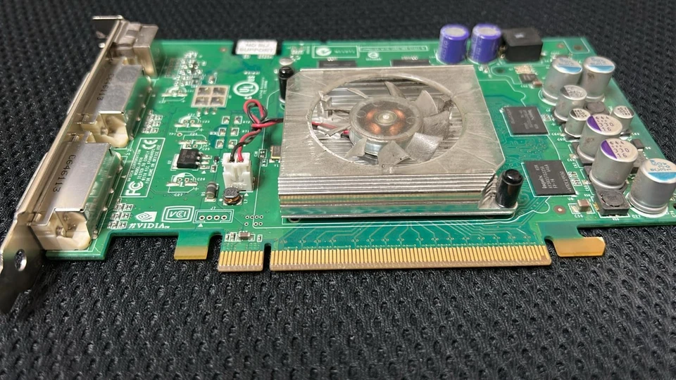 HP NVIDIA Quadro FX560 128MB GDDR3 128-Bit PCIe x16 Video Card VCQFX560-PCIe - Image 3 of 4