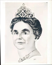 1940 Photo Press Drawing Smiling Royalty Crown Short Hair
