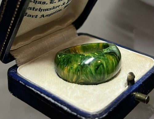 Vintage Bakelite Green Yellow Swirl Ring Size 6 1/2
