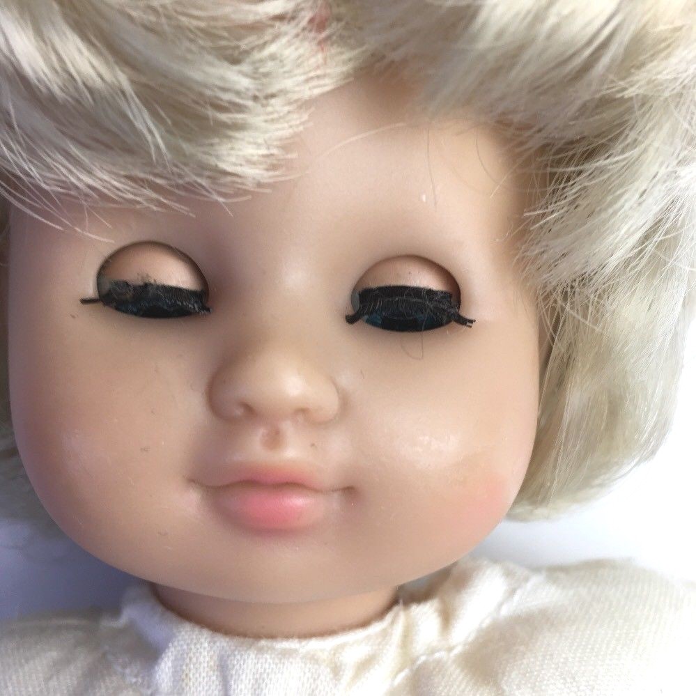 baby doll open close eyes