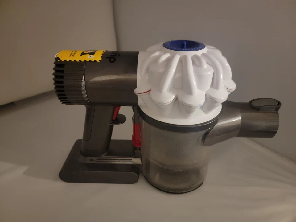 Dyson V6 Handheld Cordless Vacuum Cleaner Bagless White *PARTS ONLY - Image 2 of 4