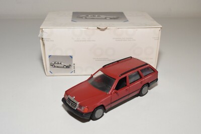 A35 1:35 CONRAD 1503 MERCEDES-BENZ 300 TD 200T KOMBI TURBO ROT NEUWERTIG BOXED