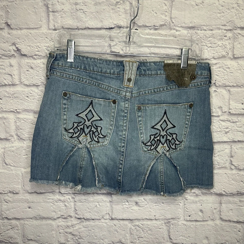 Pantalones cortos de jean industriales de algodón para mujer 5 azules desgastados deshilachados bordados Foto 2 de 4