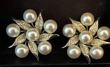 Vintage Large EMMONS signed Clip on Earrings Gorgeous!
