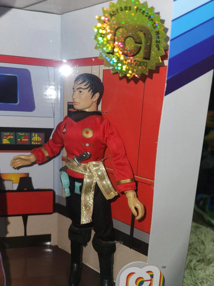 2 nuevas figuras de acción 2019 selladas Star Trek The Original Series Mego Sulu Uhura Foto 3 de 4